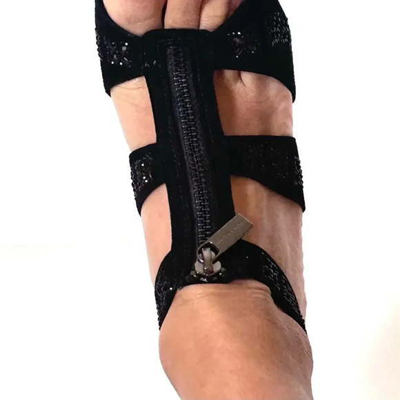 Michael Kors Berkley Floral T Strap Black Suede Sandal Size 7.5 - Picture 3 of 14